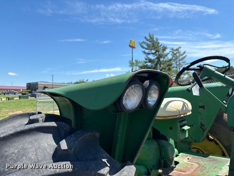 image for item YA3214 John Deere 4020 tractor