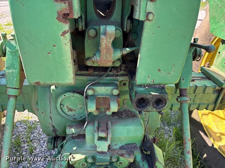 image for item YA3214 John Deere 4020 tractor