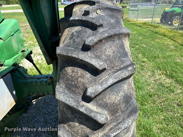 image for item YA3214 John Deere 4020 tractor