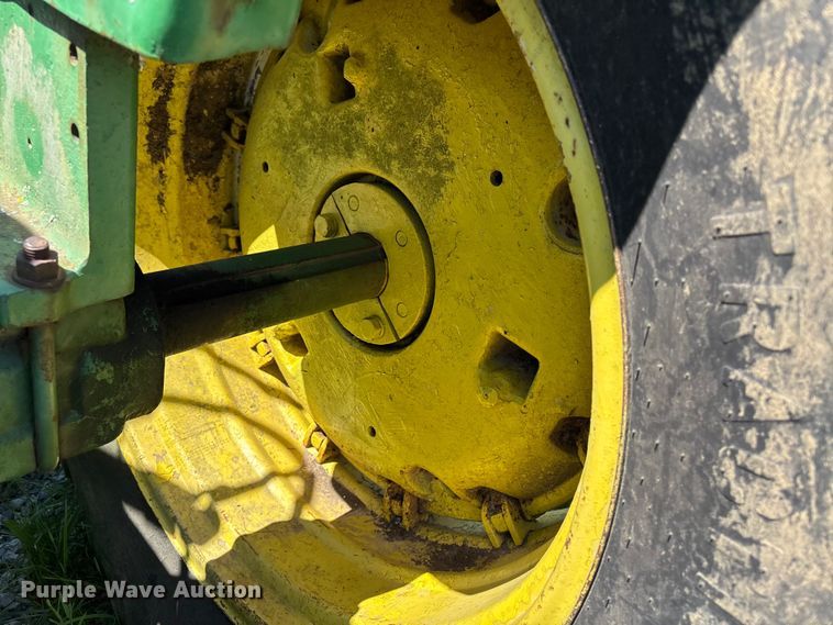 image for item YA3214 John Deere 4020 tractor