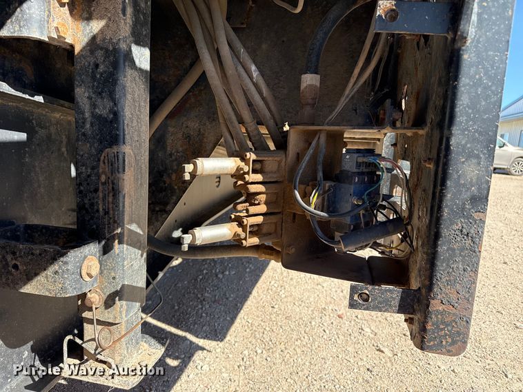 image for item DH1956 2001 Landoll 660B drop tilt deck equipment trailer