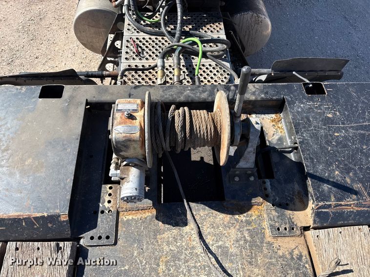 image for item DH1956 2001 Landoll 660B drop tilt deck equipment trailer