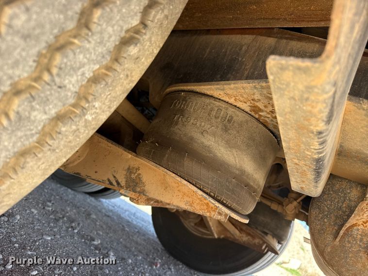 image for item DH1956 2001 Landoll 660B drop tilt deck equipment trailer