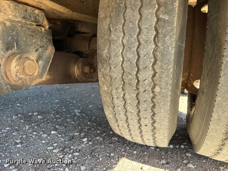 image for item DH1956 2001 Landoll 660B drop tilt deck equipment trailer