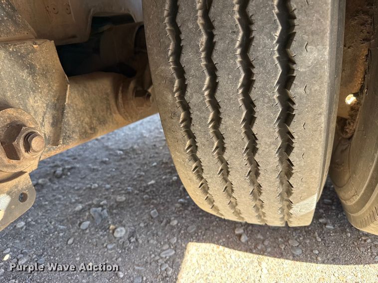 image for item DH1956 2001 Landoll 660B drop tilt deck equipment trailer