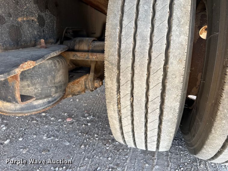 image for item DH1956 2001 Landoll 660B drop tilt deck equipment trailer