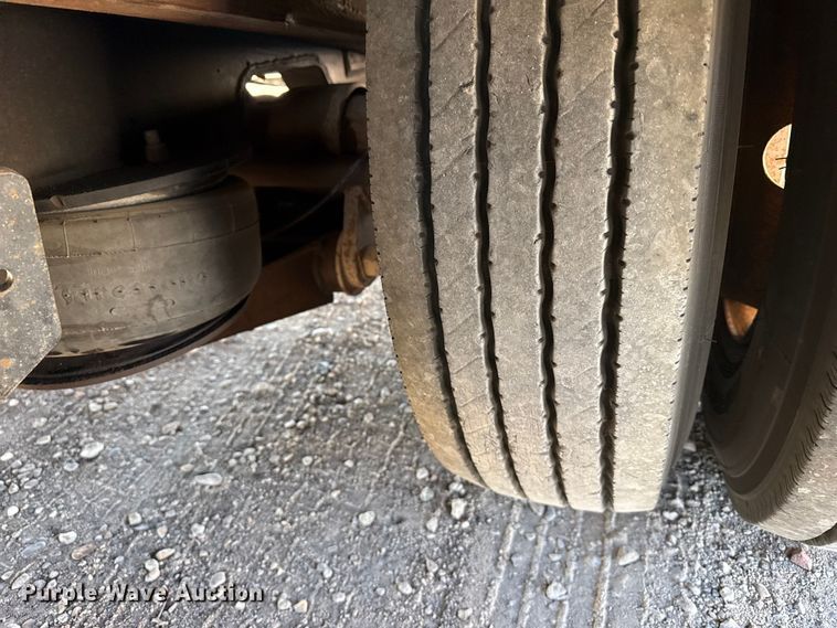 image for item DH1956 2001 Landoll 660B drop tilt deck equipment trailer