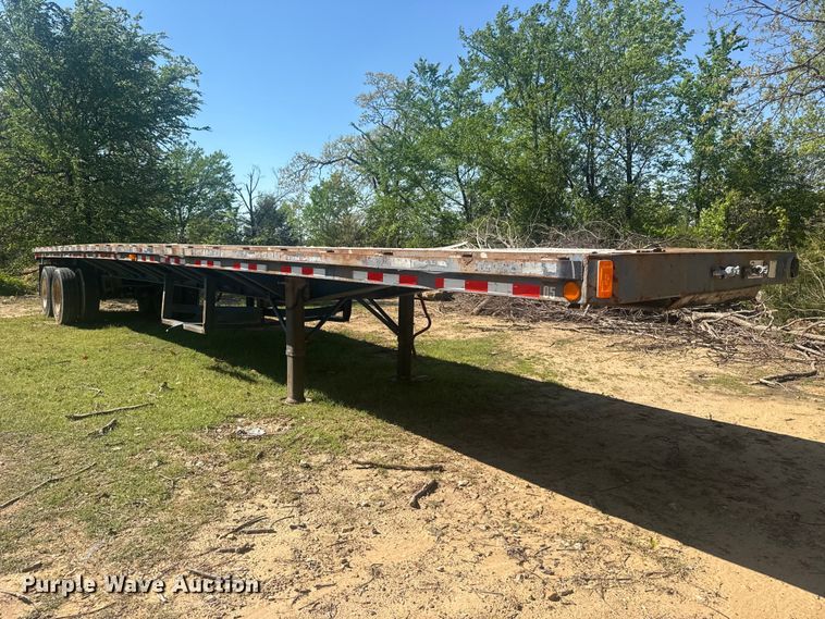 image for item DO8498 1982 Aztec flatbed trailer