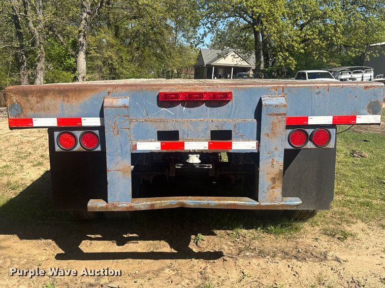 image for item DO8498 1982 Aztec flatbed trailer
