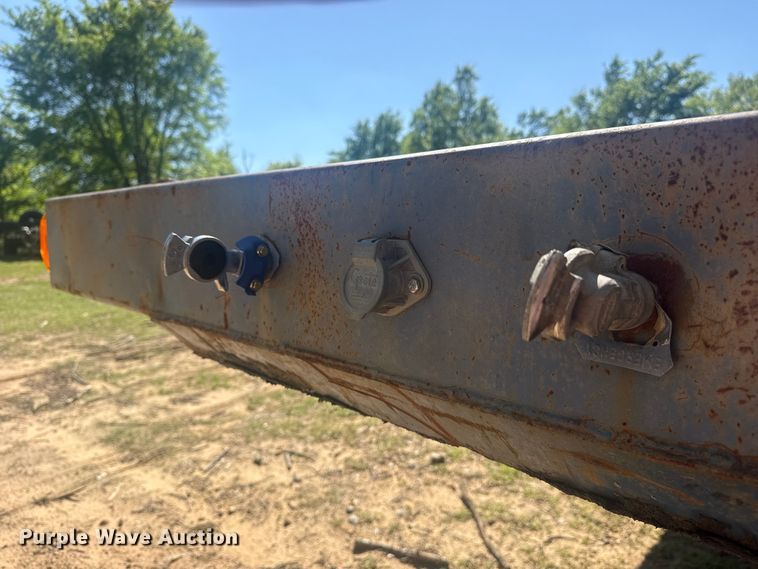 image for item DO8498 1982 Aztec flatbed trailer