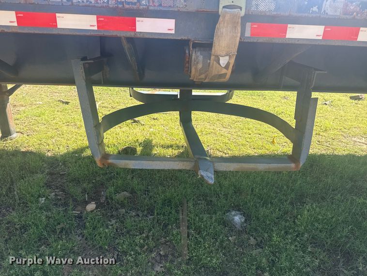 image for item DO8498 1982 Aztec flatbed trailer