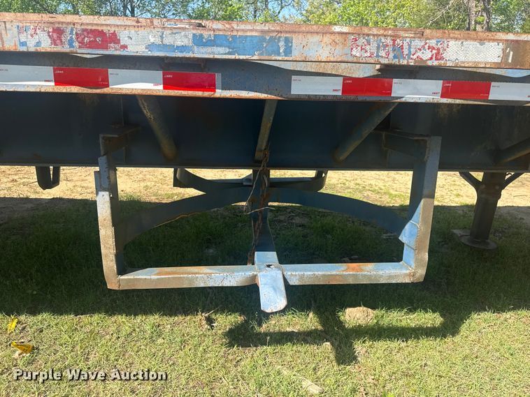 image for item DO8498 1982 Aztec flatbed trailer