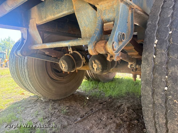 image for item DO8498 1982 Aztec flatbed trailer