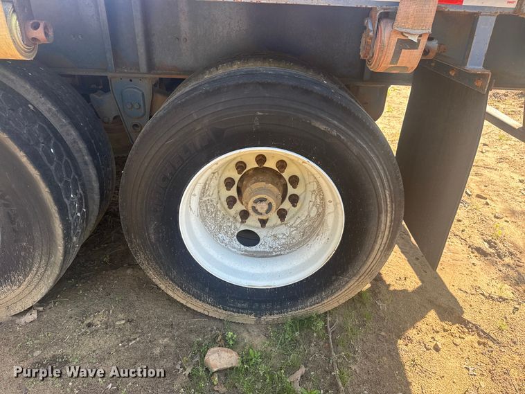image for item DO8498 1982 Aztec flatbed trailer