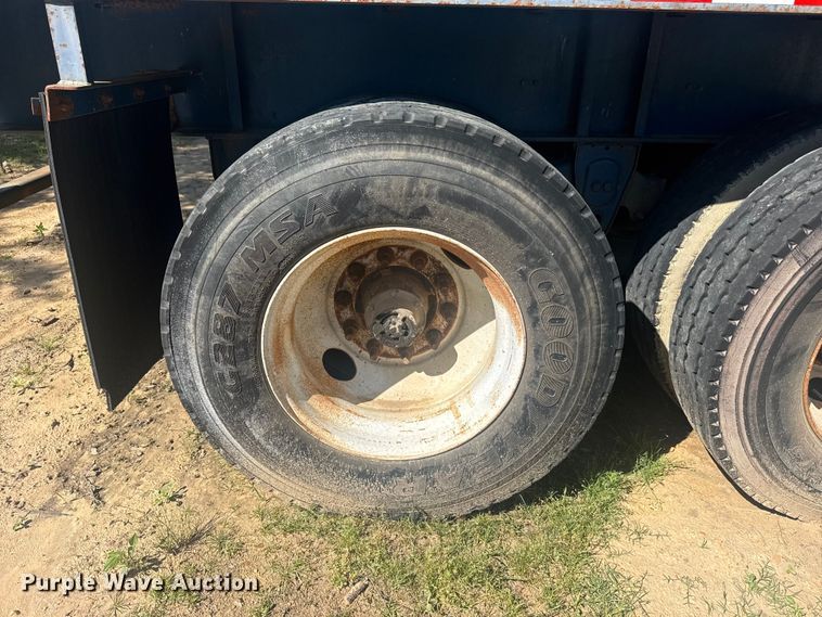 image for item DO8498 1982 Aztec flatbed trailer