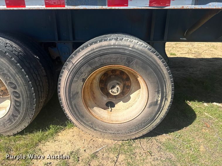 image for item DO8498 1982 Aztec flatbed trailer