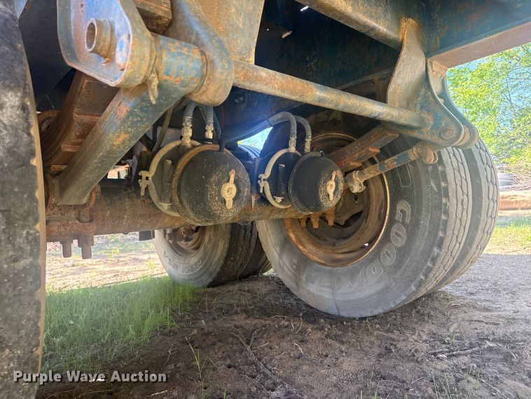 image for item DO8498 1982 Aztec flatbed trailer