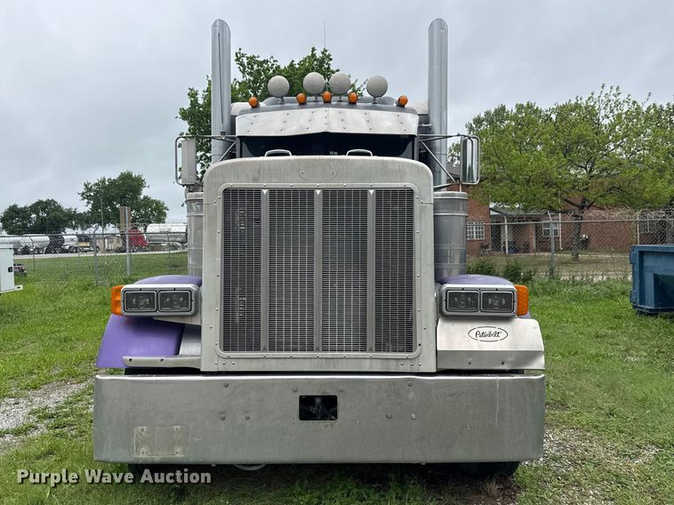 image for item DO8505 2003 Peterbilt 379 semi truck