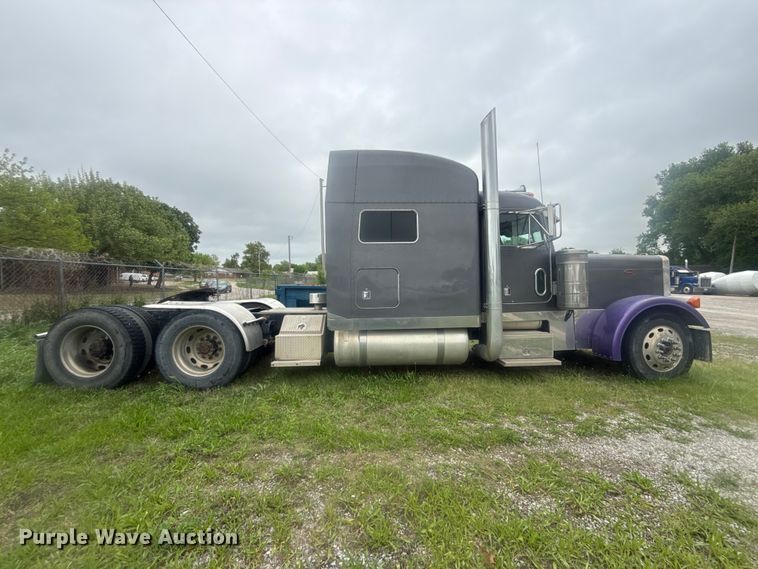 image for item DO8505 2003 Peterbilt 379 semi truck