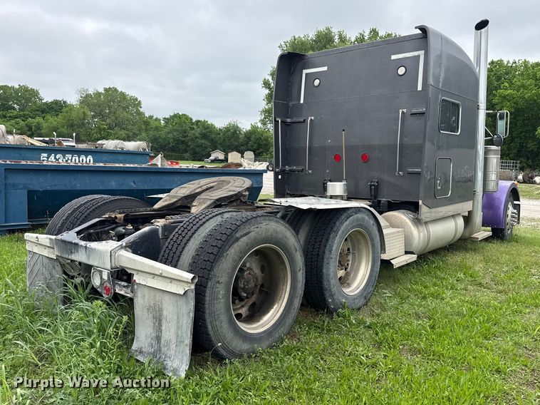 image for item DO8505 2003 Peterbilt 379 semi truck