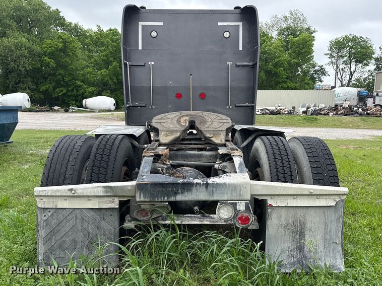 image for item DO8505 2003 Peterbilt 379 semi truck