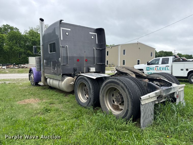 image for item DO8505 2003 Peterbilt 379 semi truck