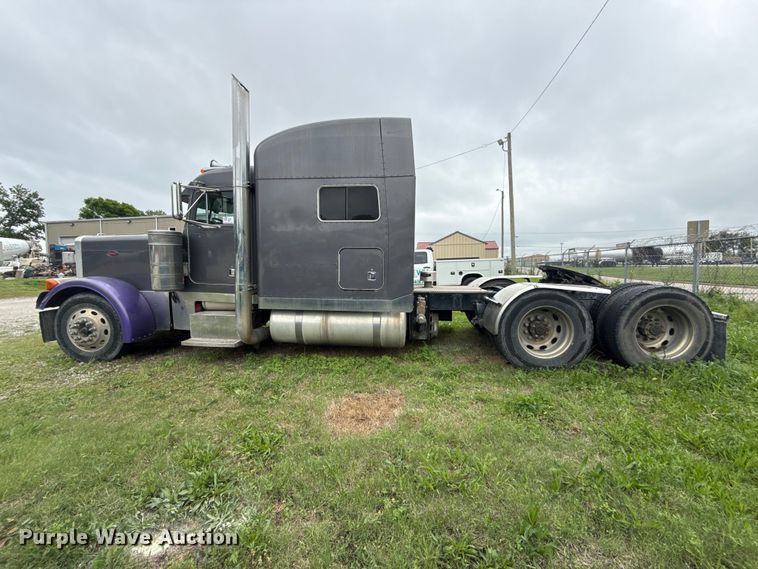 image for item DO8505 2003 Peterbilt 379 semi truck