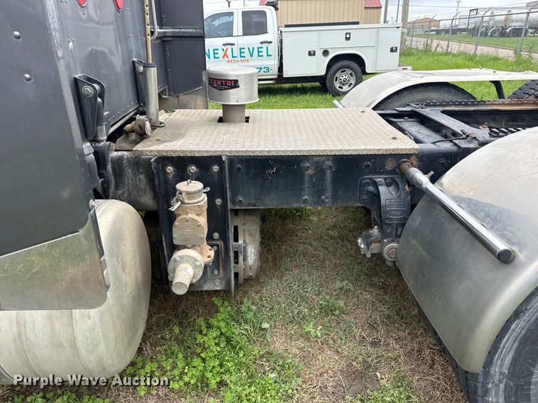 image for item DO8505 2003 Peterbilt 379 semi truck
