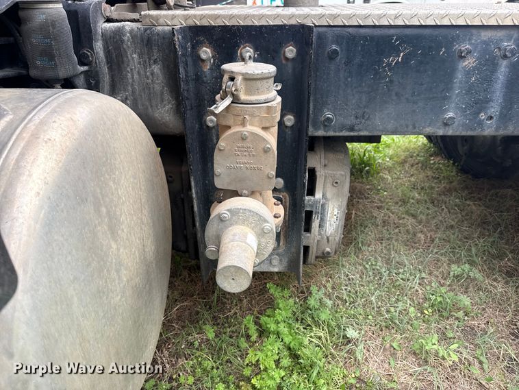 image for item DO8505 2003 Peterbilt 379 semi truck