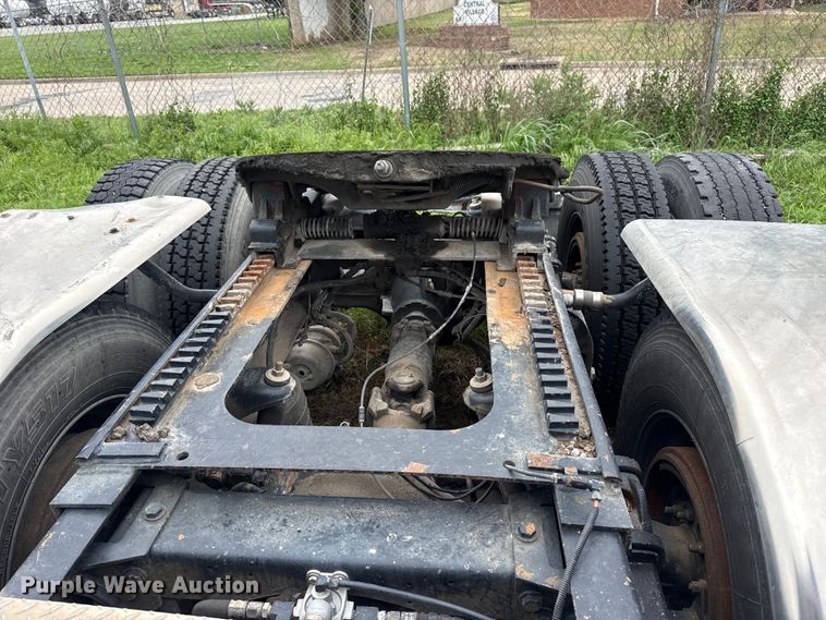 image for item DO8505 2003 Peterbilt 379 semi truck