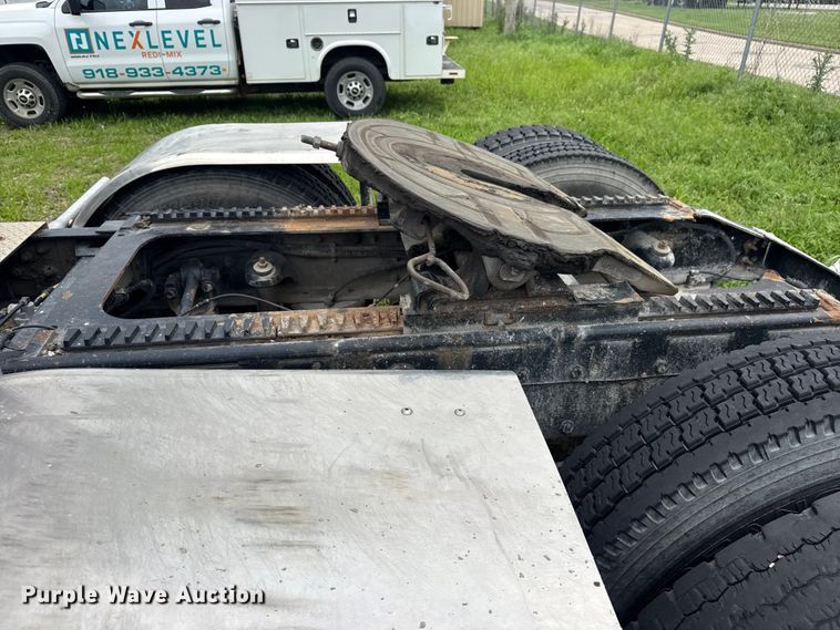 image for item DO8505 2003 Peterbilt 379 semi truck