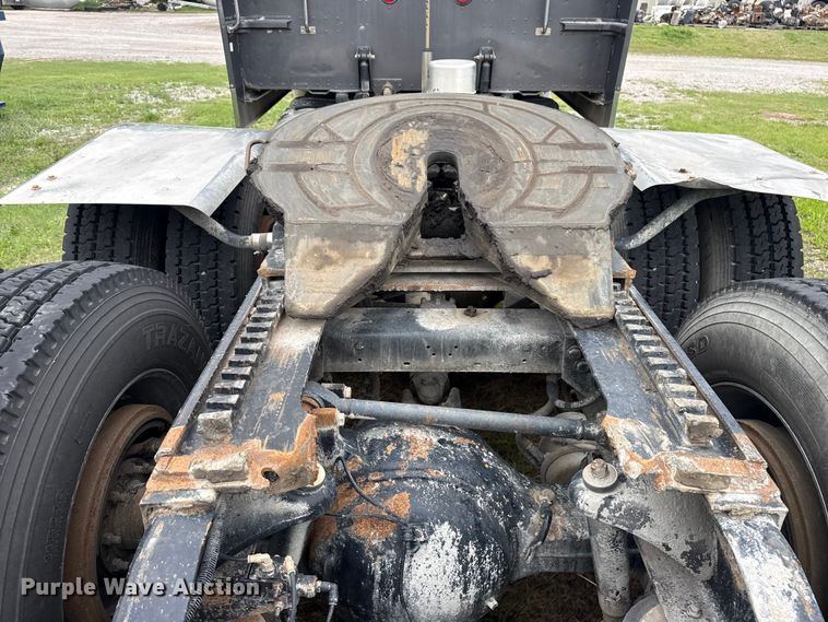 image for item DO8505 2003 Peterbilt 379 semi truck