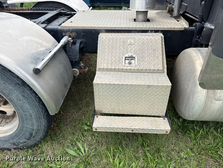 image for item DO8505 2003 Peterbilt 379 semi truck