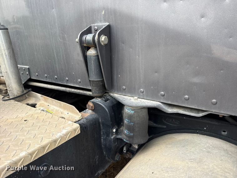 image for item DO8505 2003 Peterbilt 379 semi truck