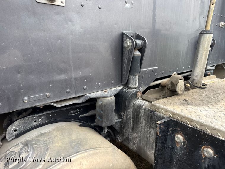 image for item DO8505 2003 Peterbilt 379 semi truck