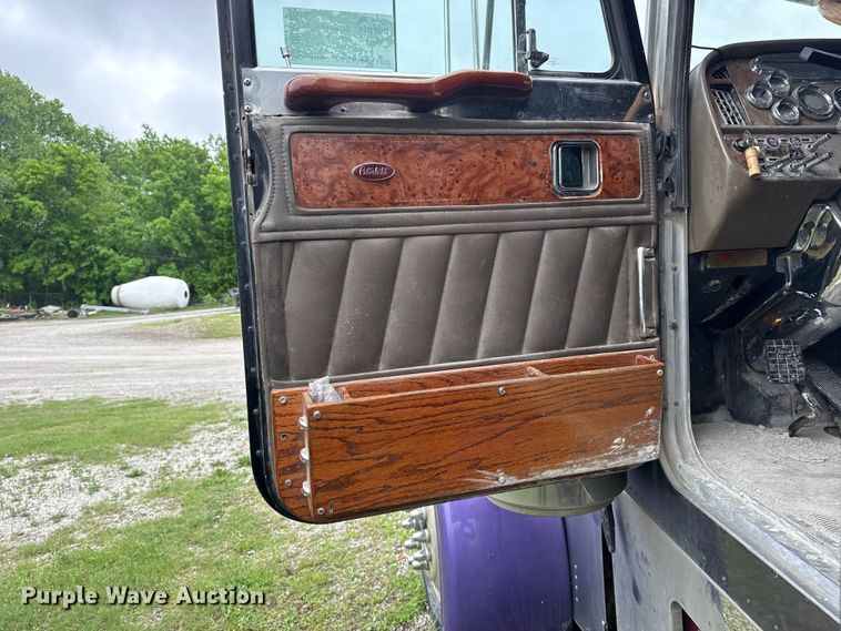 image for item DO8505 2003 Peterbilt 379 semi truck