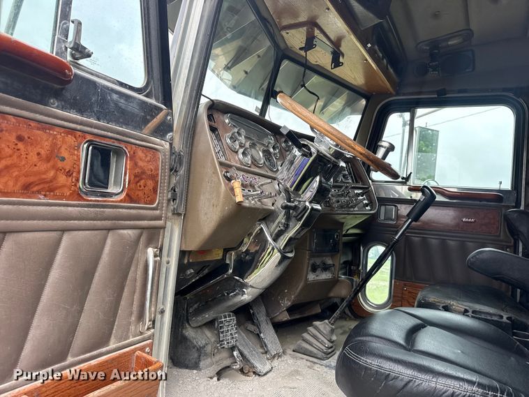 image for item DO8505 2003 Peterbilt 379 semi truck