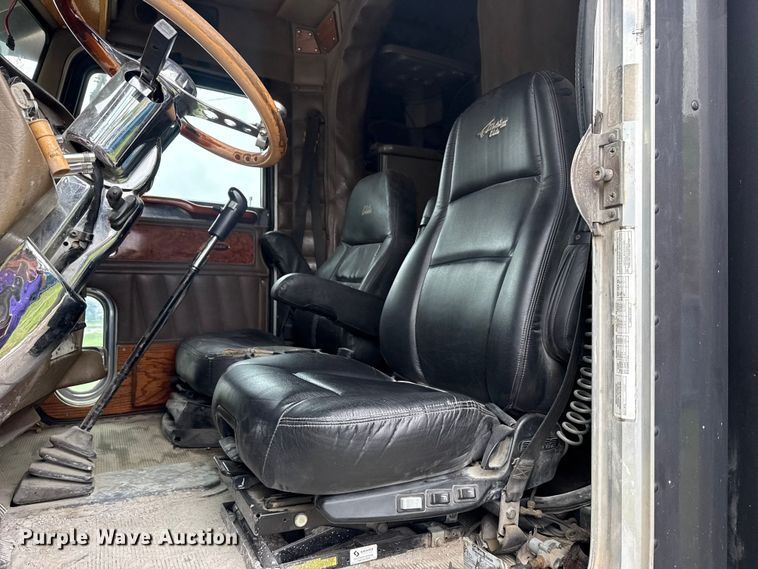 image for item DO8505 2003 Peterbilt 379 semi truck