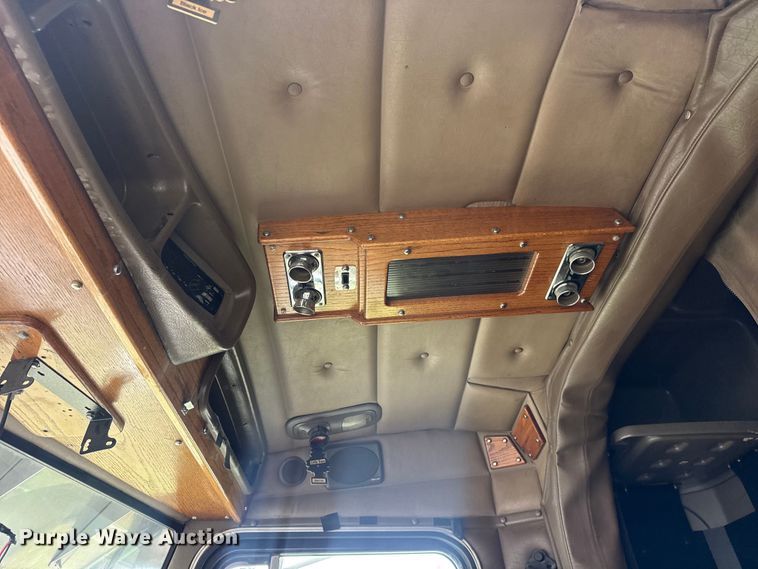 image for item DO8505 2003 Peterbilt 379 semi truck