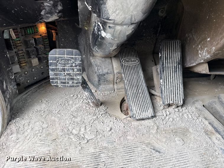 image for item DO8505 2003 Peterbilt 379 semi truck