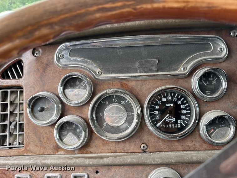 image for item DO8505 2003 Peterbilt 379 semi truck