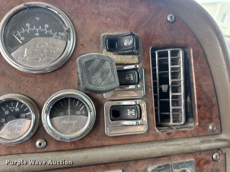 image for item DO8505 2003 Peterbilt 379 semi truck