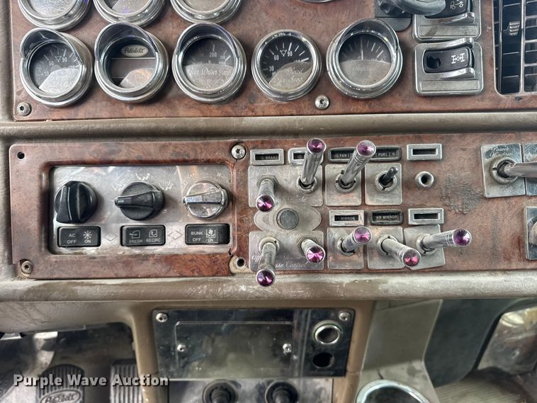 image for item DO8505 2003 Peterbilt 379 semi truck