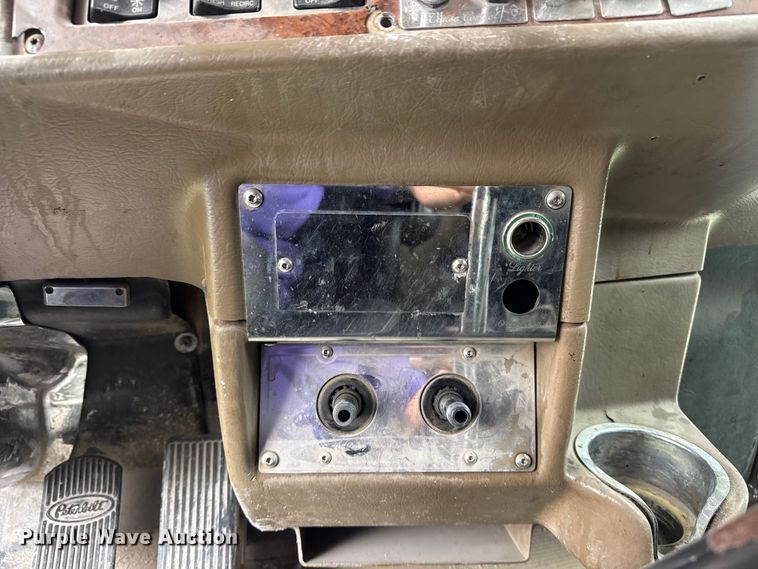 image for item DO8505 2003 Peterbilt 379 semi truck