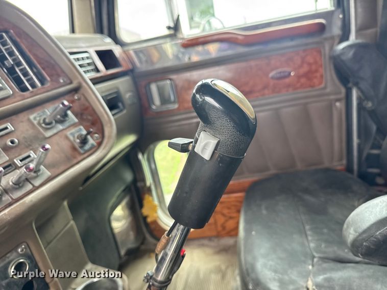 image for item DO8505 2003 Peterbilt 379 semi truck