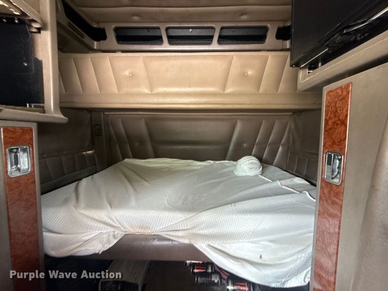 image for item DO8505 2003 Peterbilt 379 semi truck