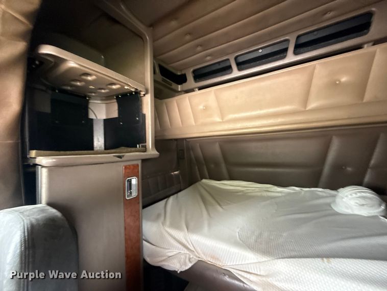 image for item DO8505 2003 Peterbilt 379 semi truck