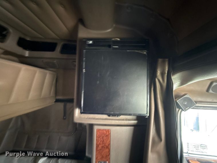 image for item DO8505 2003 Peterbilt 379 semi truck