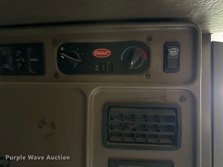 image for item DO8505 2003 Peterbilt 379 semi truck