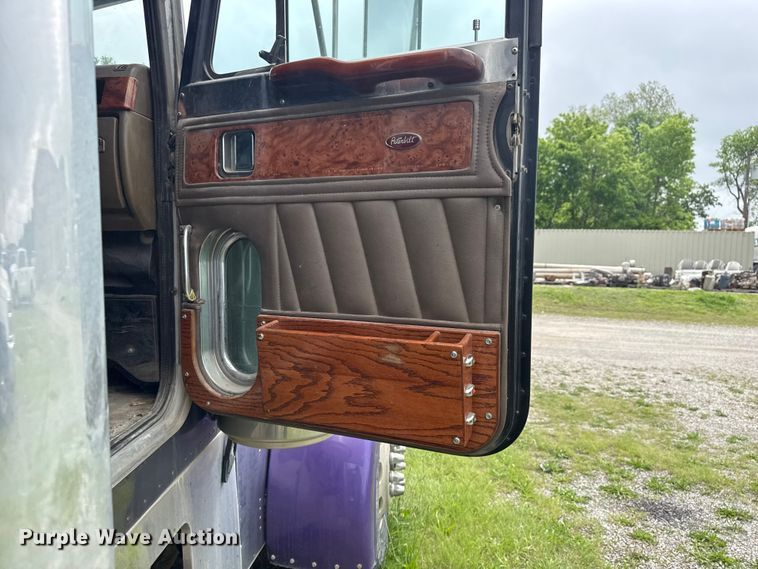 image for item DO8505 2003 Peterbilt 379 semi truck